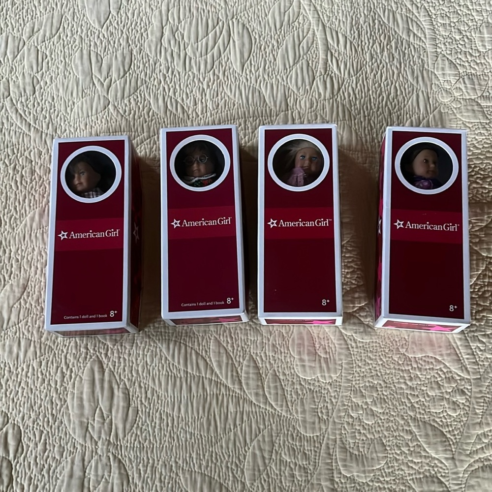 4 Mini American Girl dolls